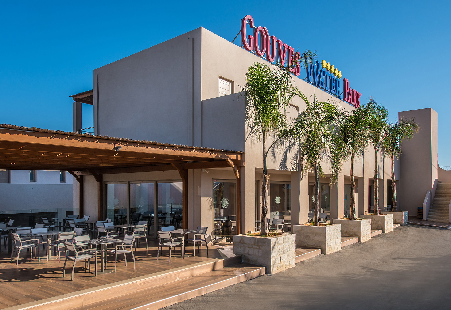 Gouves Park Zeus Bar exterior