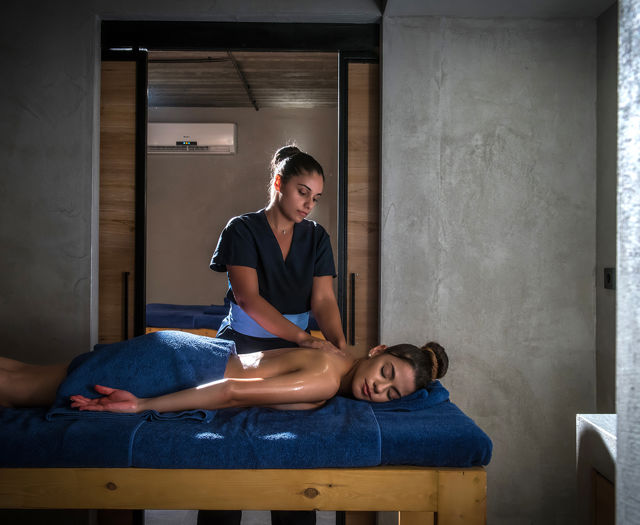 Gouves Park Spa personnel giving a massage to a customer
