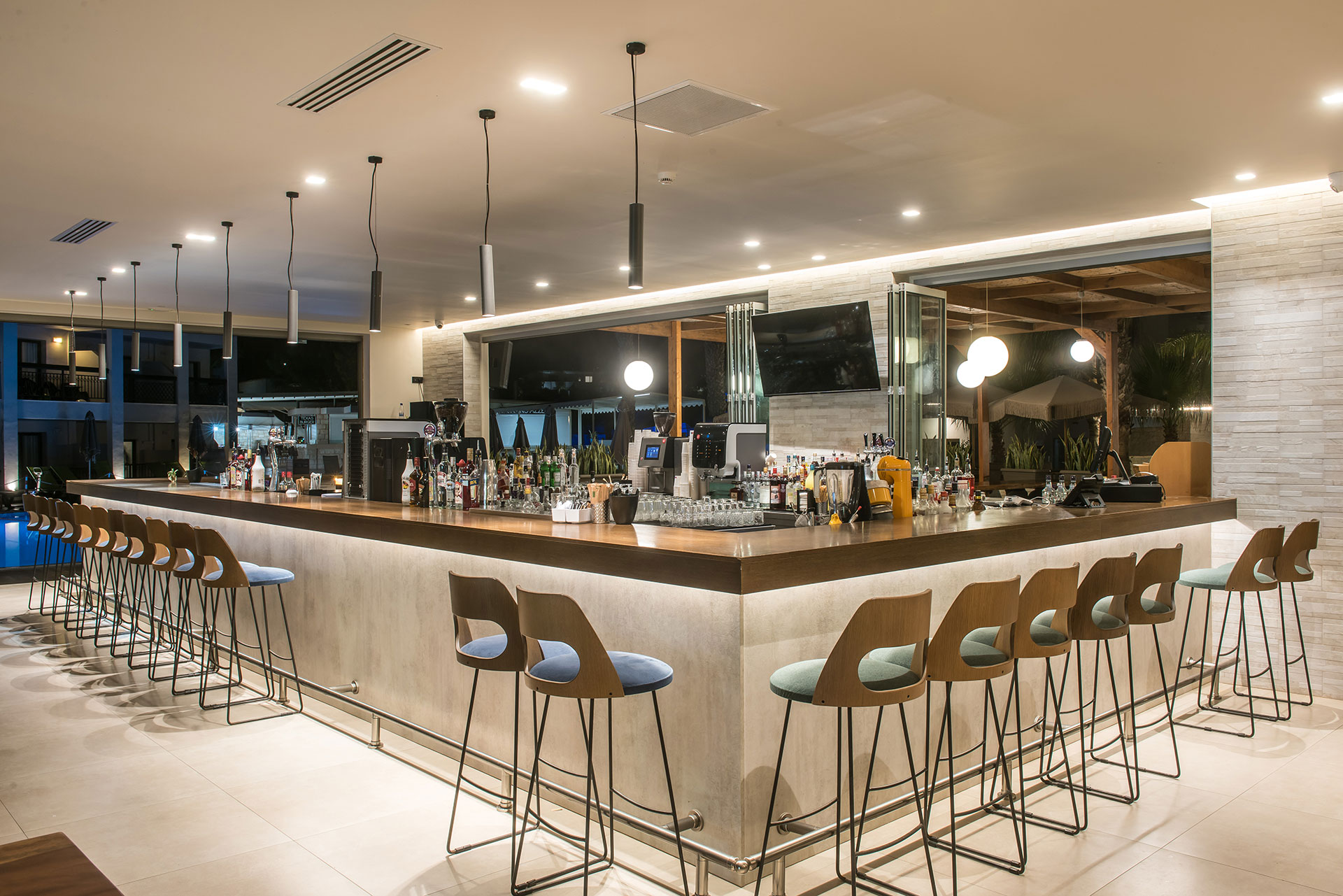 Gouves Park Apollon Bar bar and stools around it