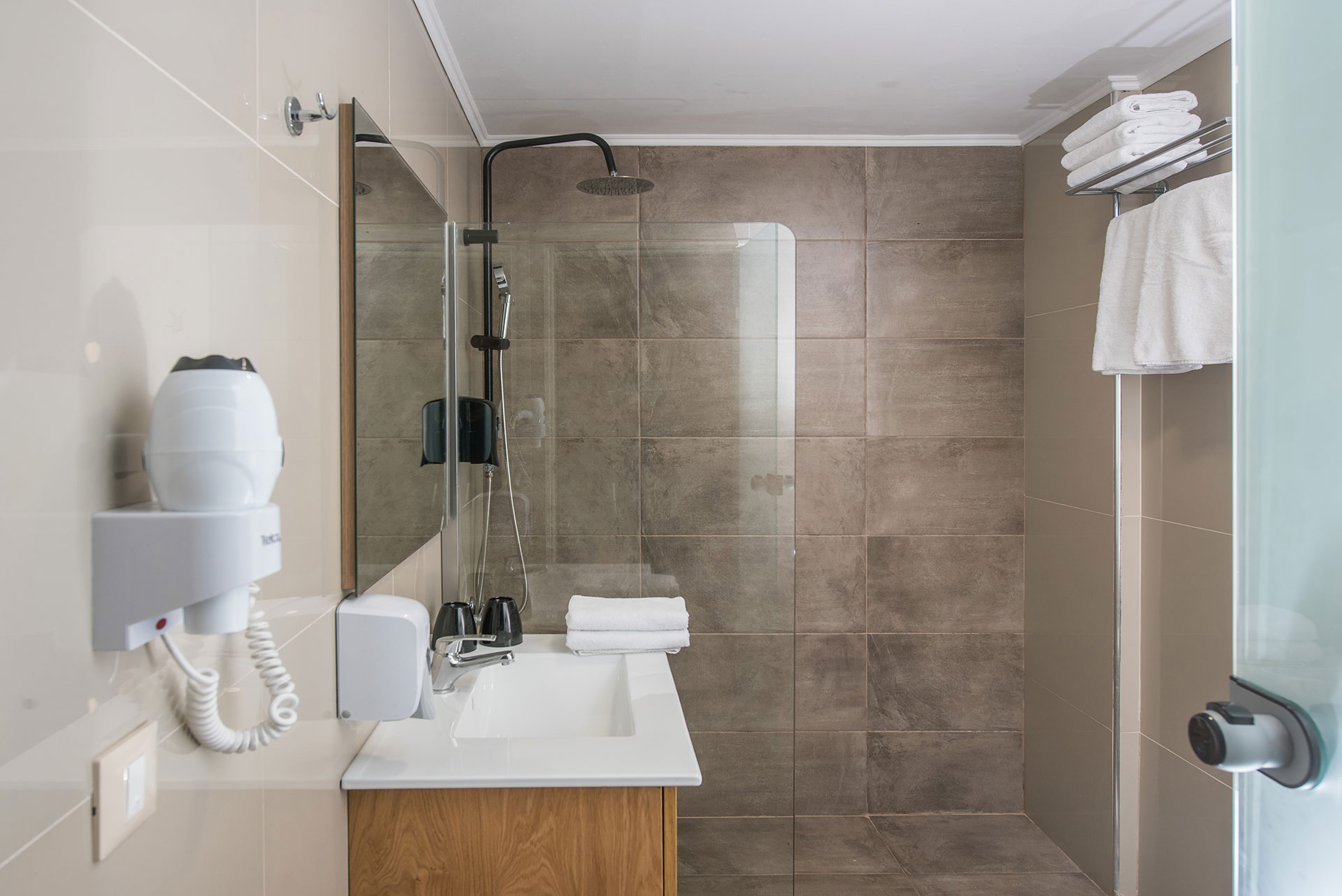 Gouves Park Family Room bathroom with shower