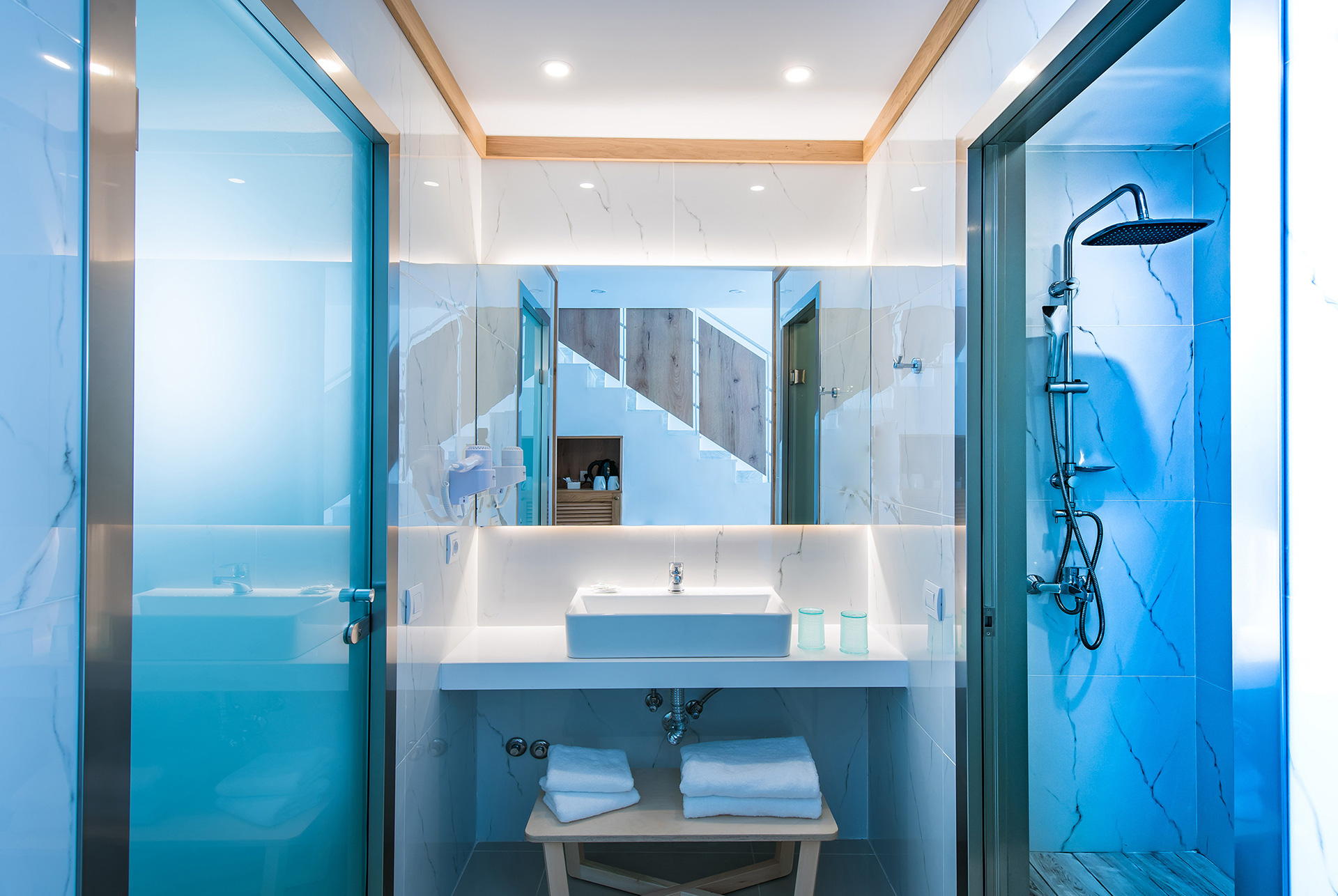 Gouves Park Maisonette Swim Up bathroom and amenities