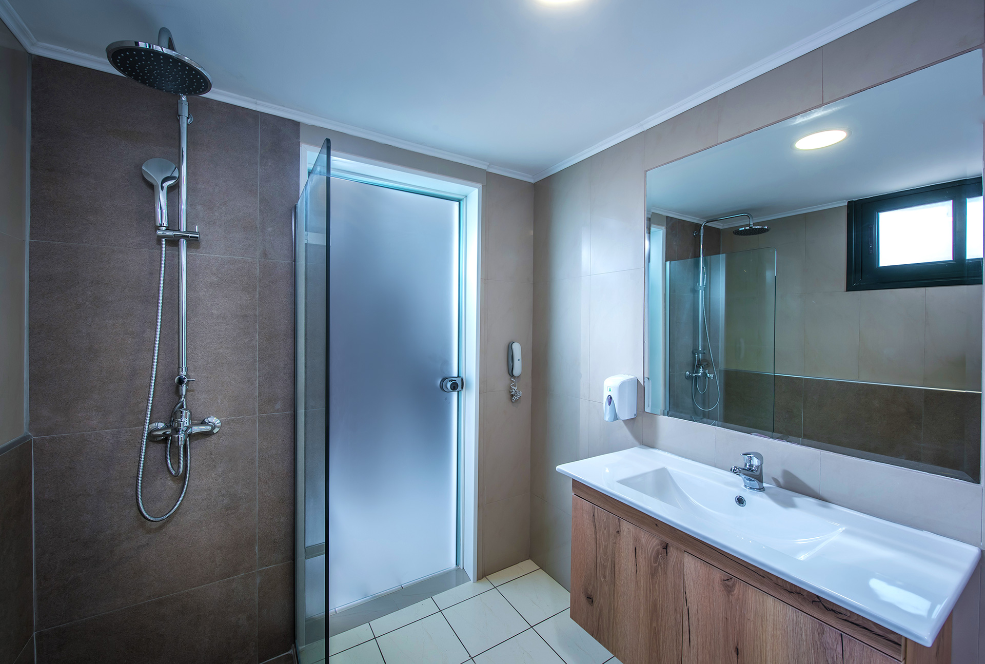 Gouves Park Maisonette Room bathroom